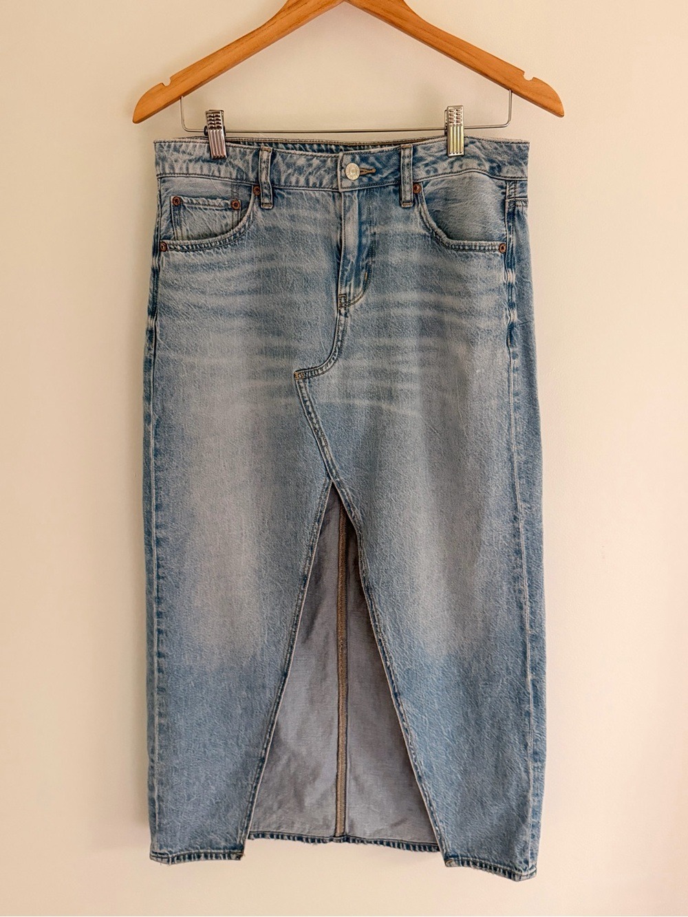American Eagle Light Wash Denim Maxi Skirt Front Slit Size 4